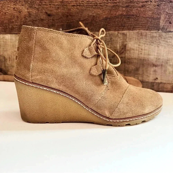 Toms Suede Kala Desert Wedged Laced Up Booties - Picture 2 of 9